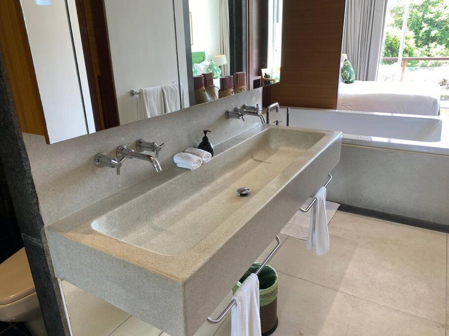 Beachfront 2 Bedroom Luxury Condo Chava Surin Dış mekan fotoğraf